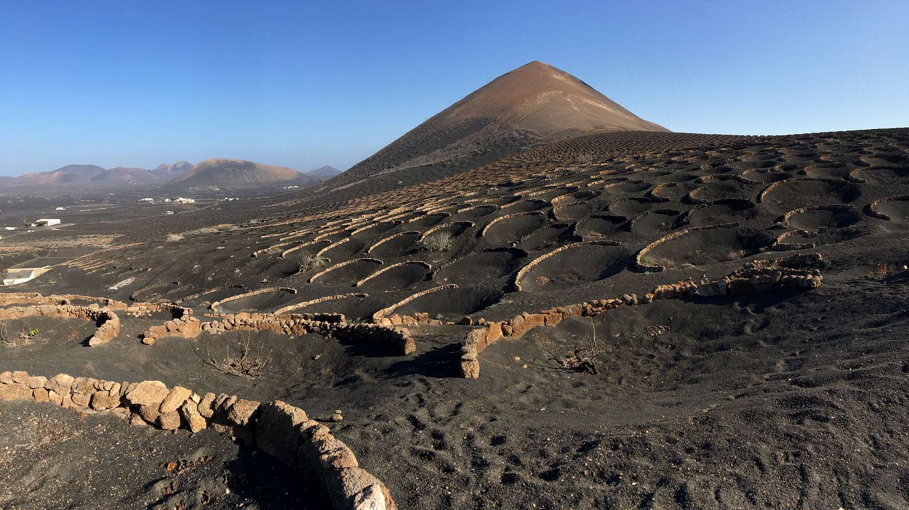 Montana di Guardilama, Lanzarote : Photos, Diagrams & Topos : SummitPost