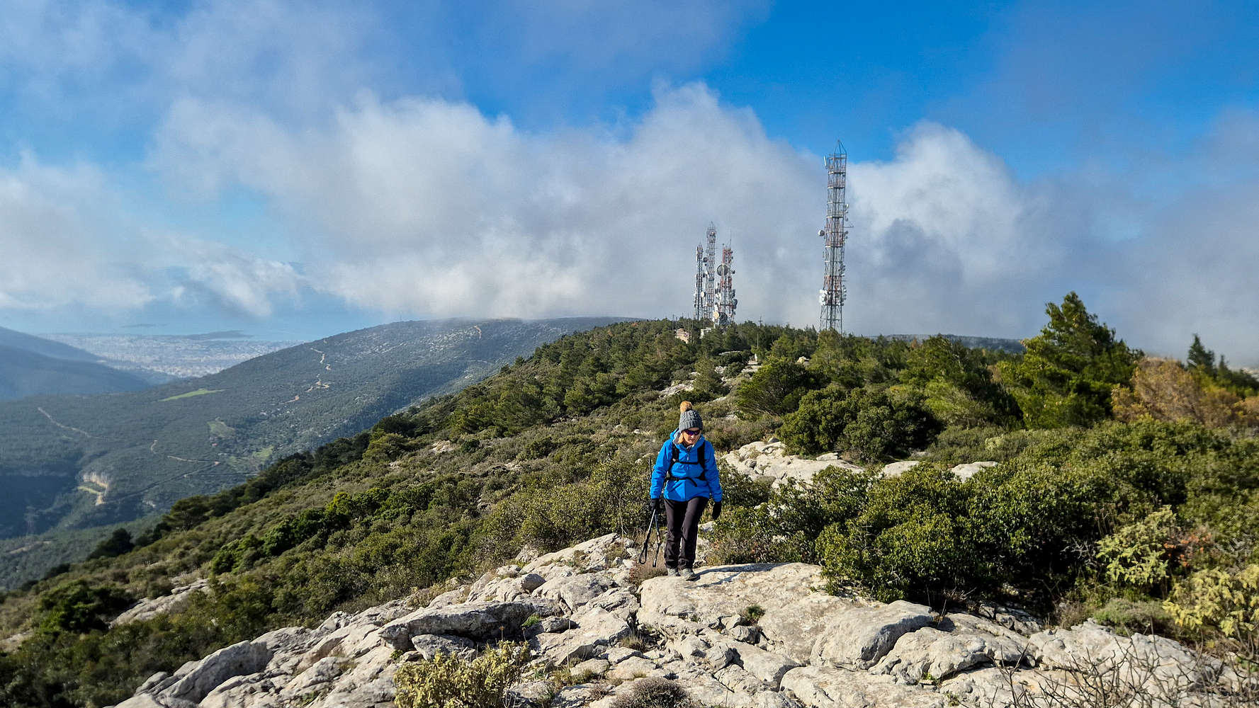 On the start of the South Ridge of Ymittos.
