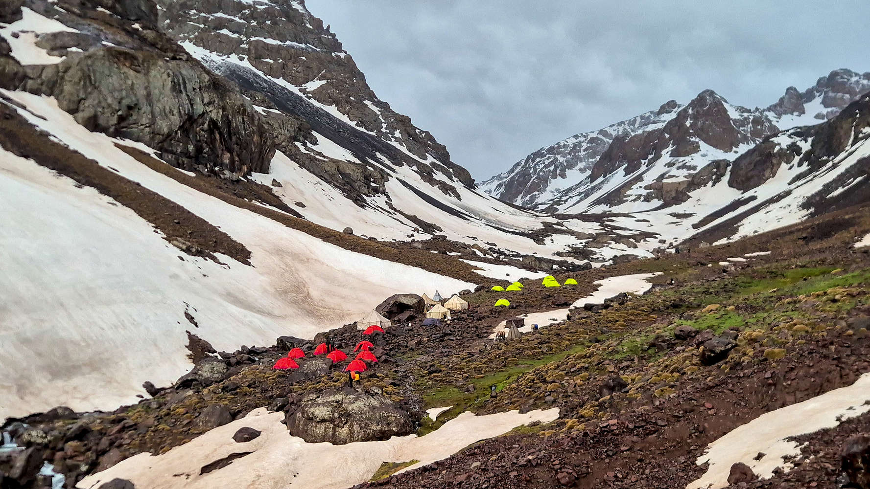 Tents pitched a few minutes from the refuges.