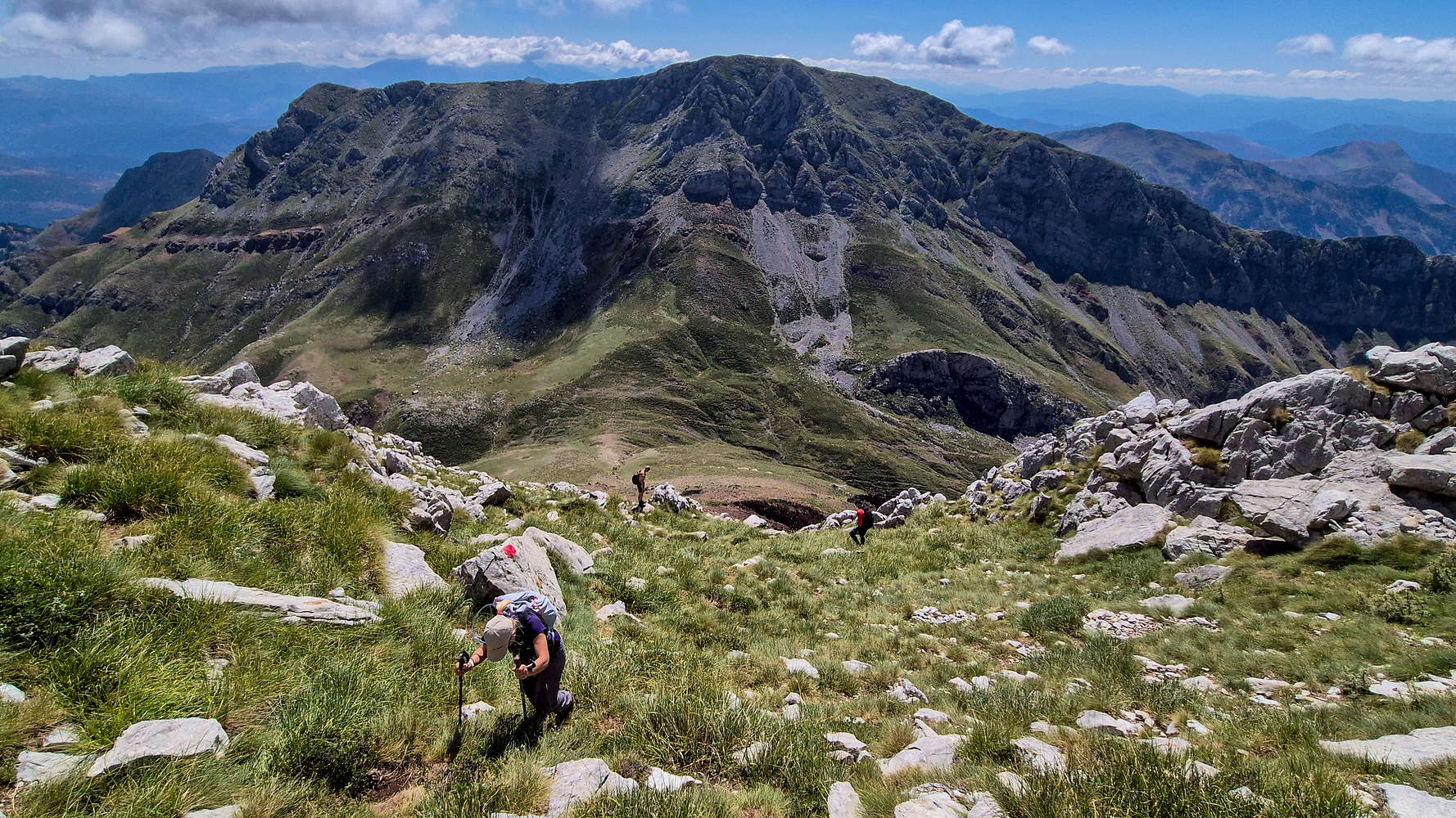 Exiting the bowl, with the Czech hikers behind.
