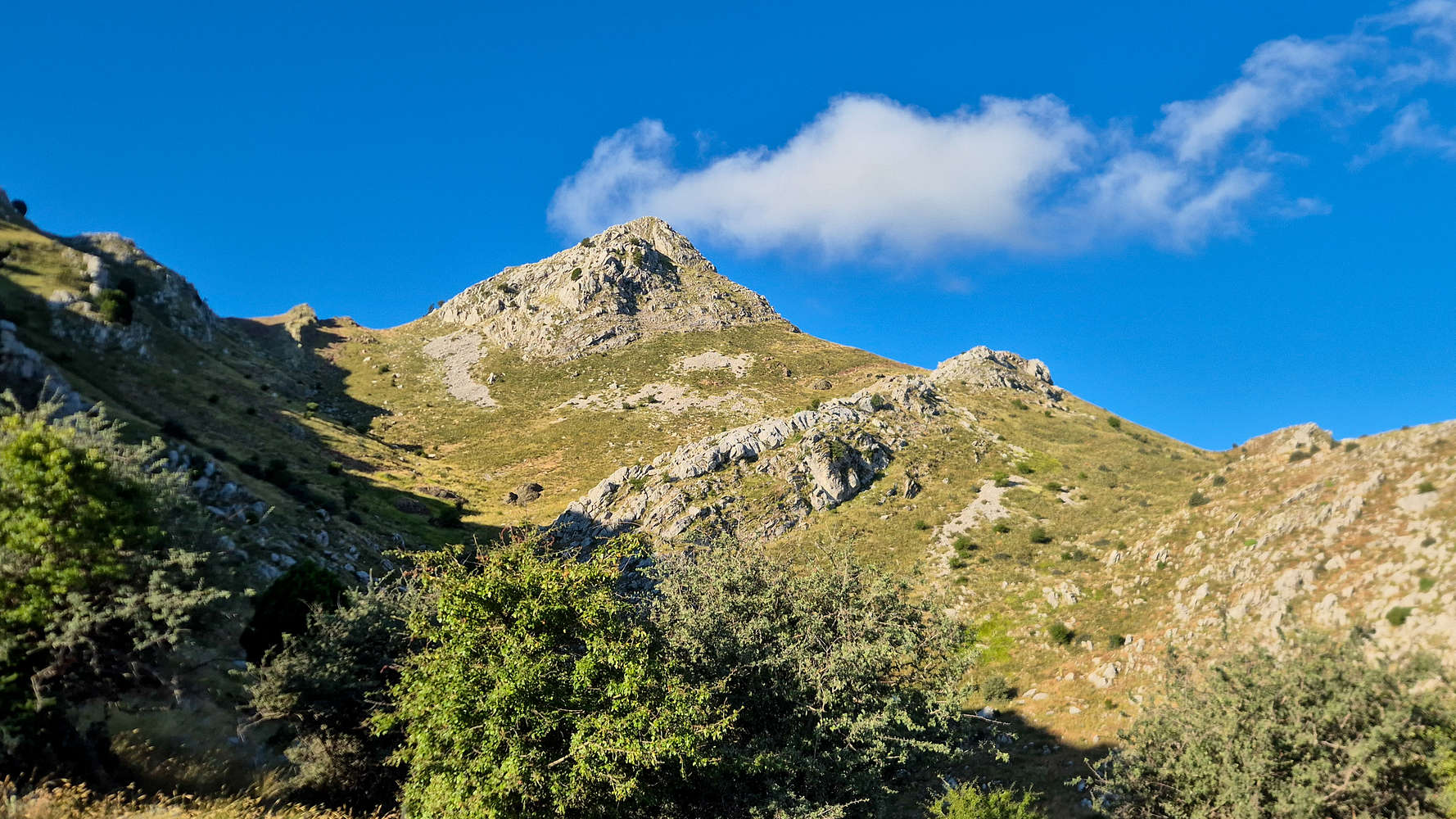 Mikri Mouggila (1,900m) where Tasos could be found.