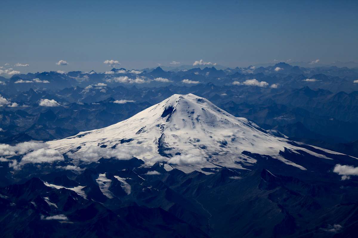 View of Elbrus from an airplane, flight Moscow - Yerevan : Photos ...