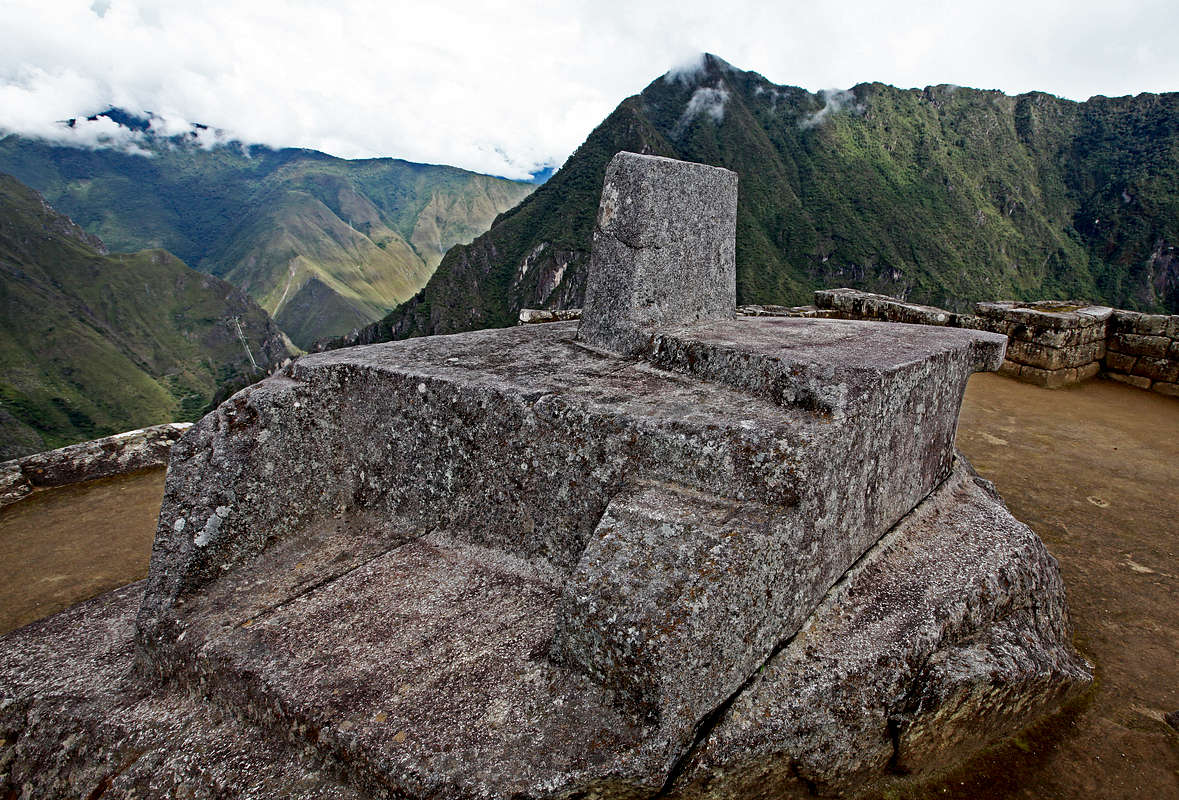 Monlithic Blocks Monolithic granite block processed in 18 planes. Considered either an ...