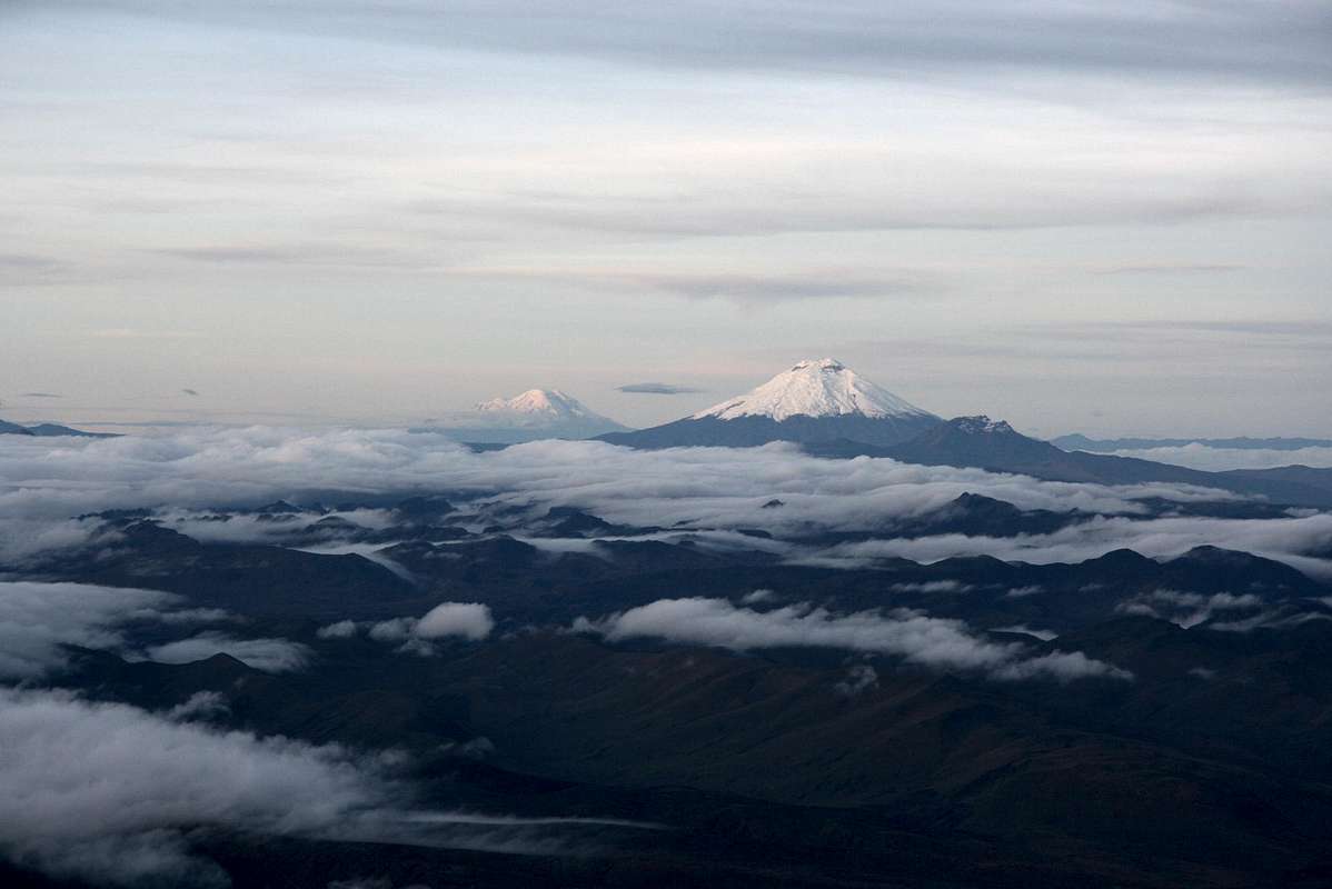 Cotopaxi and Chimborazo from Cayambe : Photos, Diagrams & Topos ...