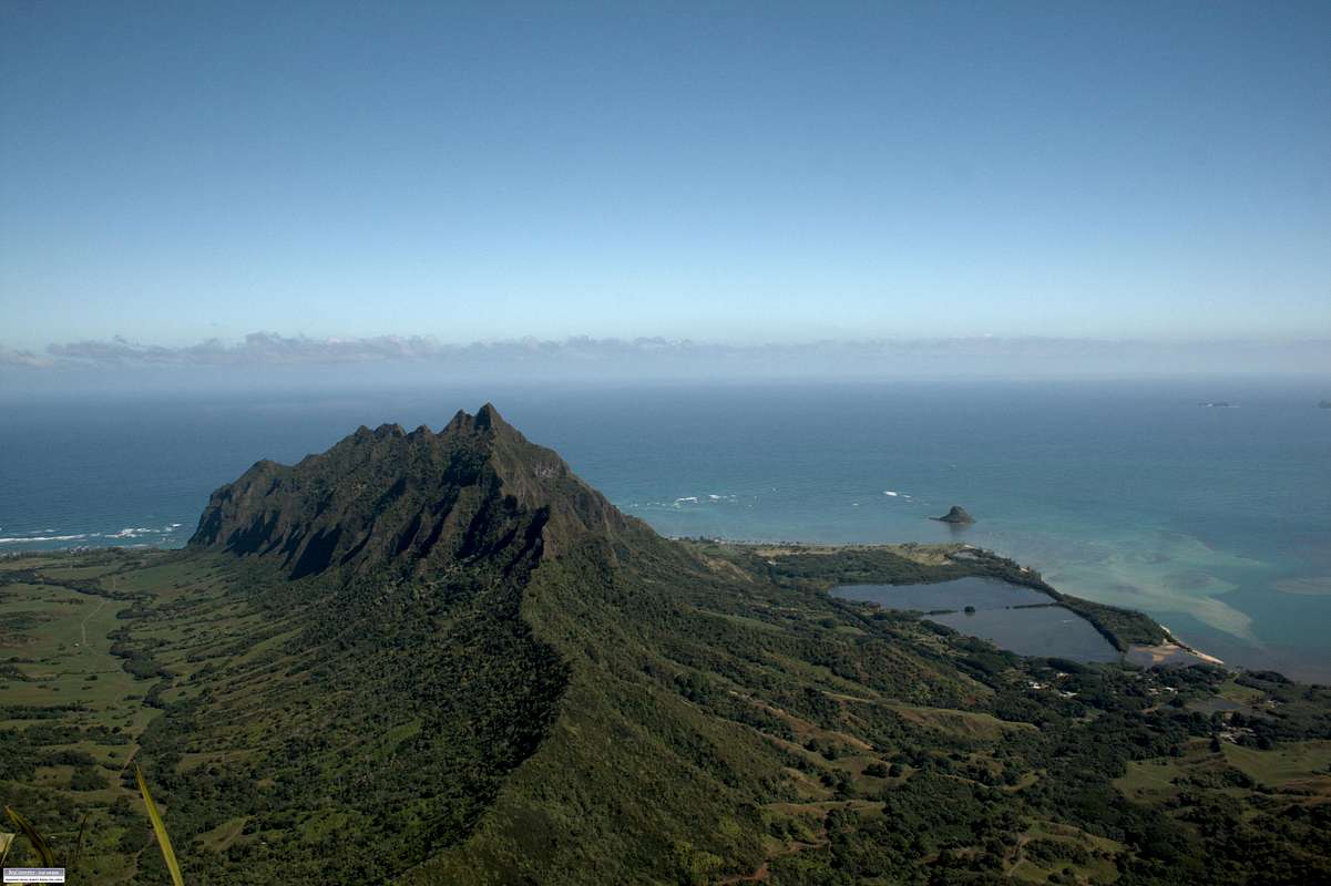 Pu'u Kanehoalani over Moli'i Fishpond : Photos, Diagrams & Topos ...