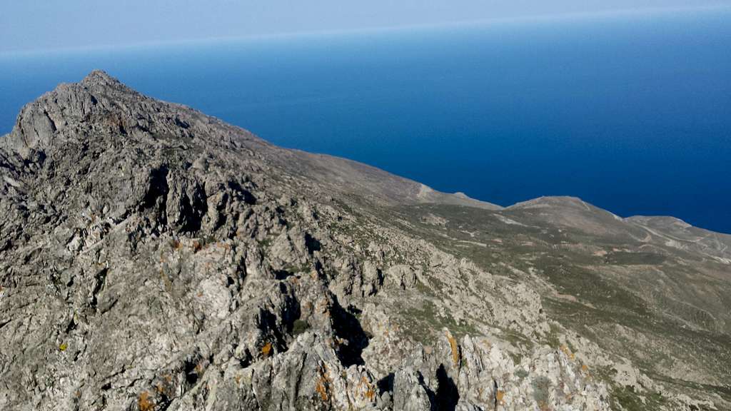 Tsiknias (729m) ridge from the summit