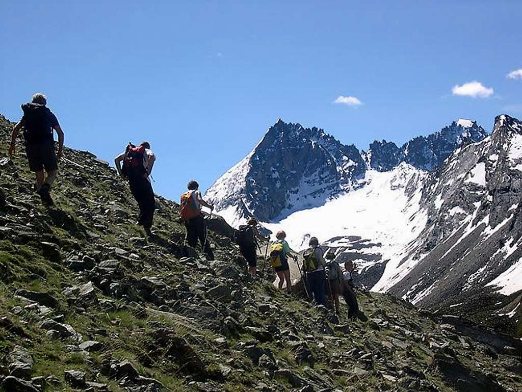  A group of trekkers...