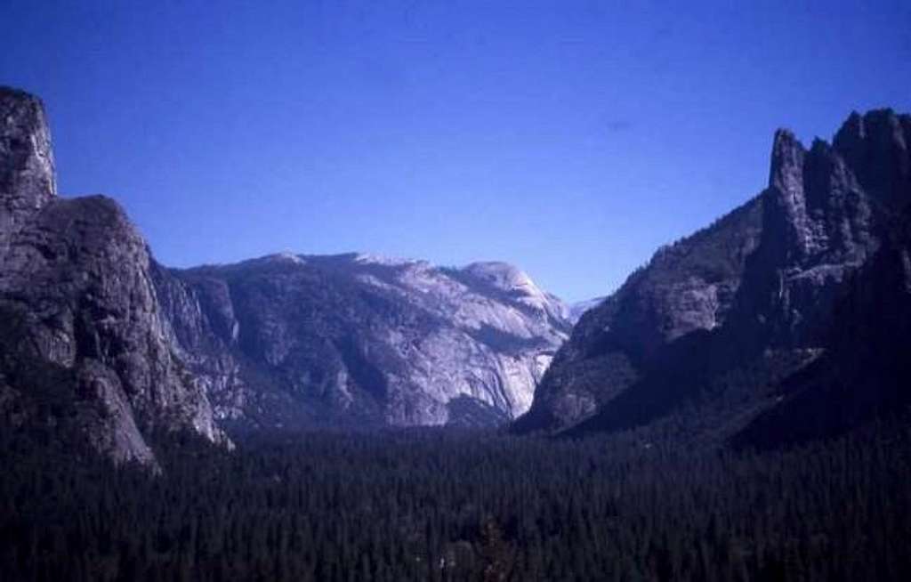 Yosemite valley with Royal...