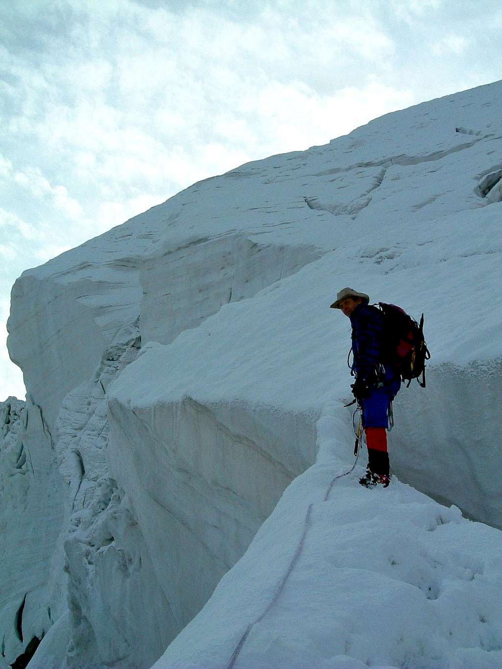 Impressive snow-bridge on the way to Piz Glüschaint