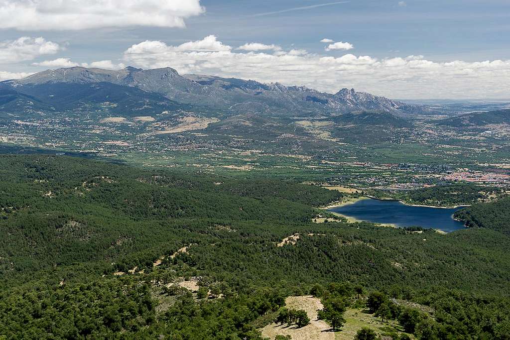 Sierra de Guadarrama above Embalse de la Jarosa