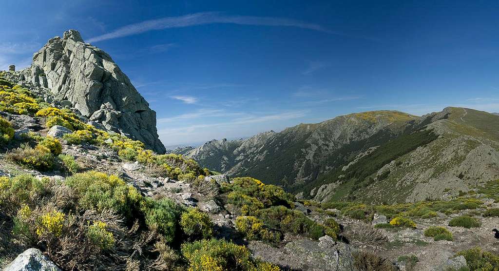 Asomate de Hoyos (2242m), Los Bailanderos (2133m)