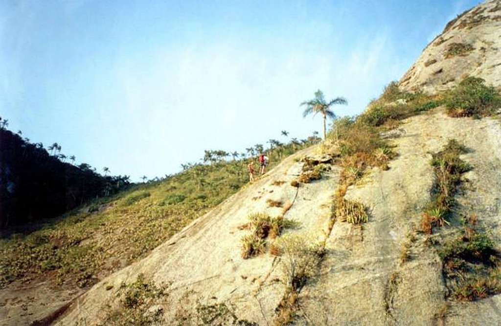 Climbing Agulha Guariz.