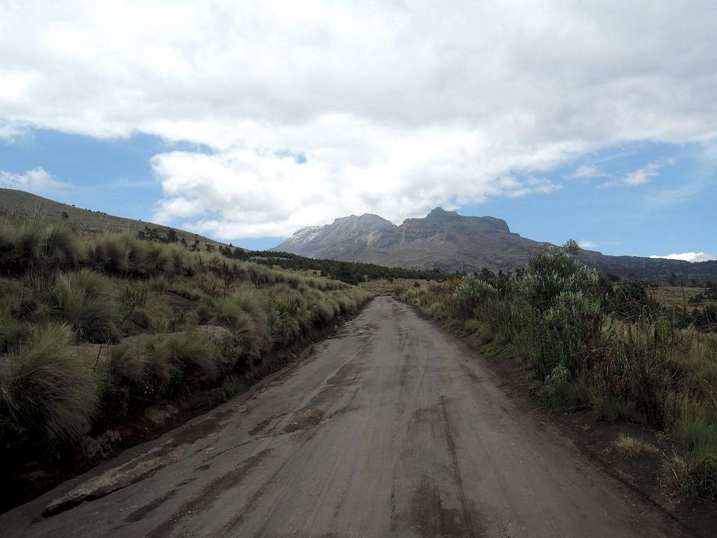 Road from Paso de Cortes to La Joya