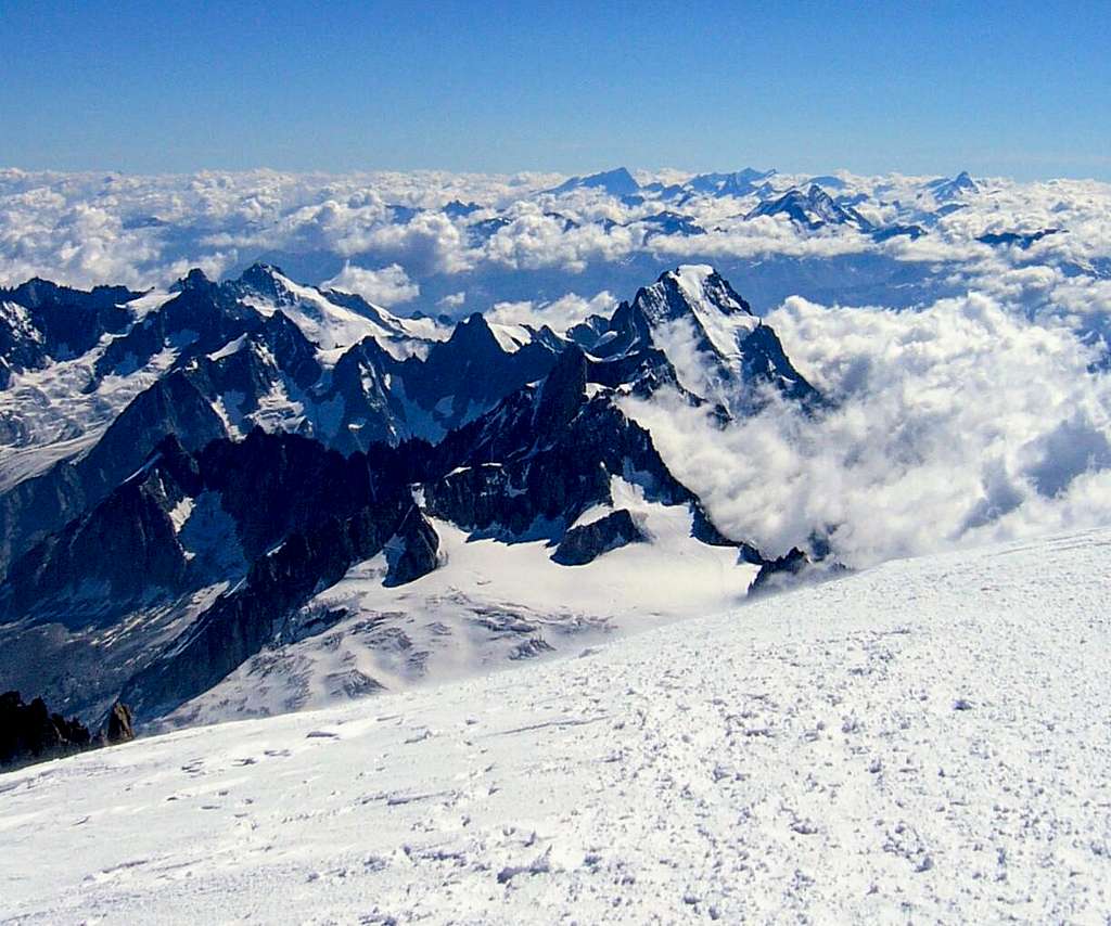 Géant - Rochefort - Jorasses group from top of Mont Blanc