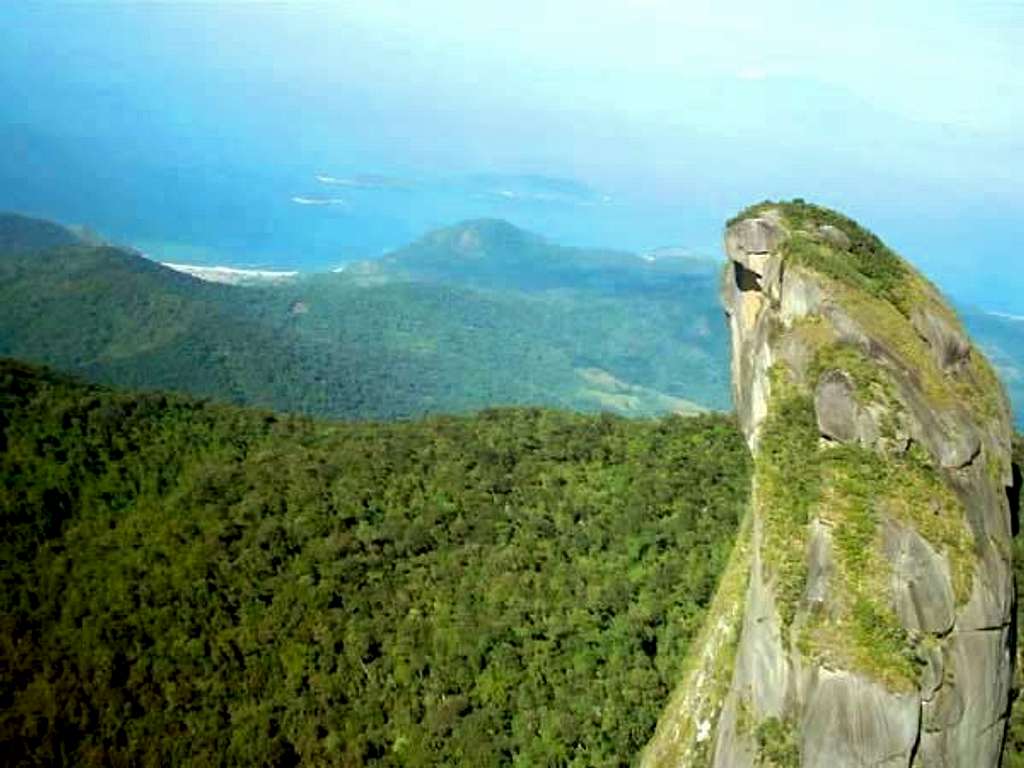 The summit of Pico do Frade.