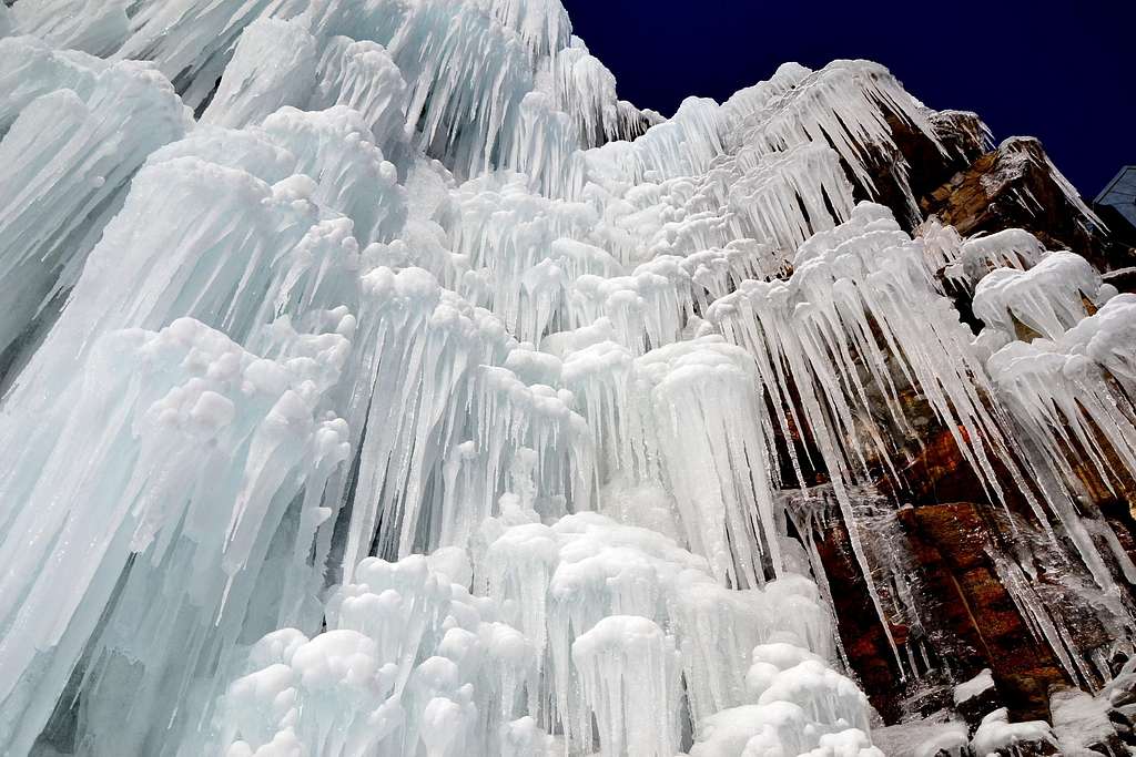 A natural wall of ice stalactites