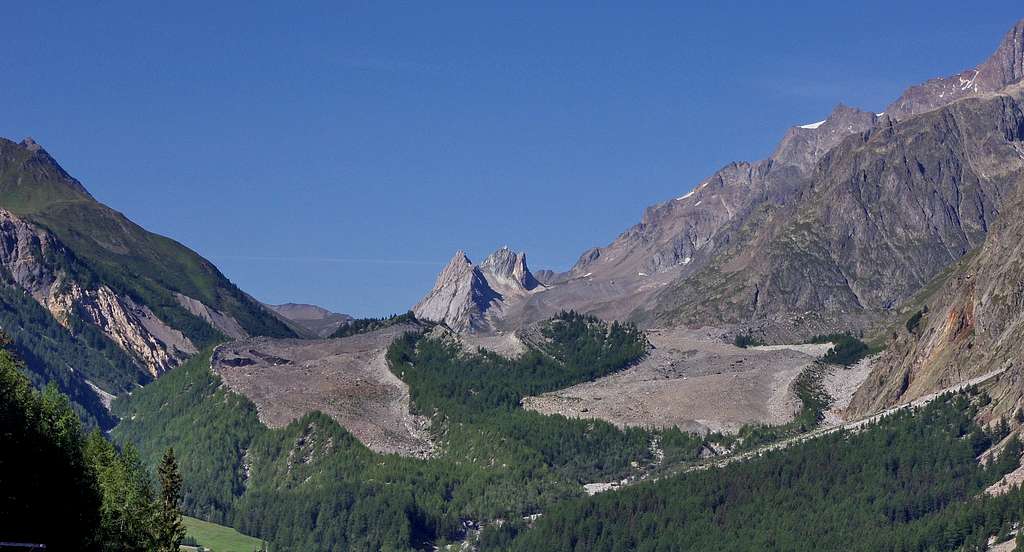 Pyramides Calcaires behind the moraine covering the Miage glacier