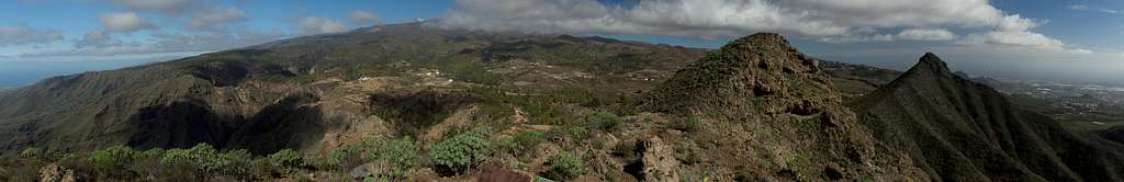 Summit panorama towards Teide in the north
