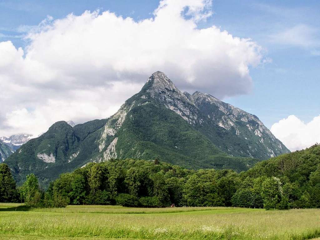 Svinjak as seen from Bovec