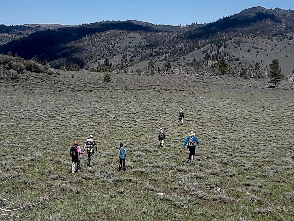Hiking back down on a meadow on the lower ridge