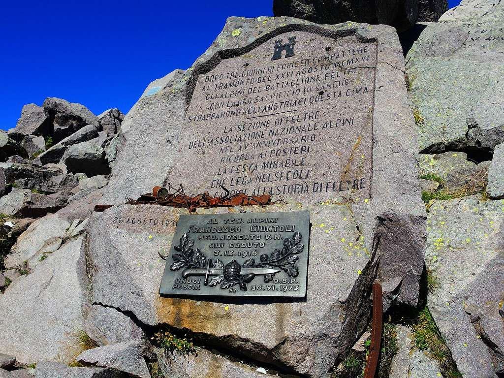 Plates in memory of WWI on the summit of Cauriòl