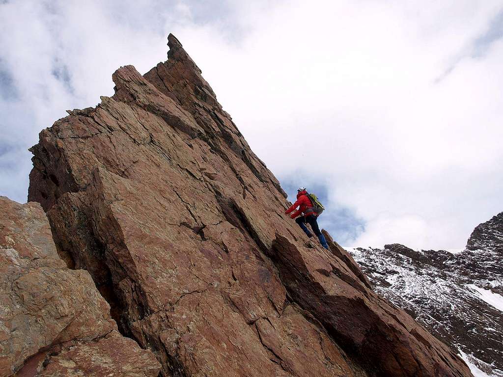 Tresero descent (variant: stay on the arrete)