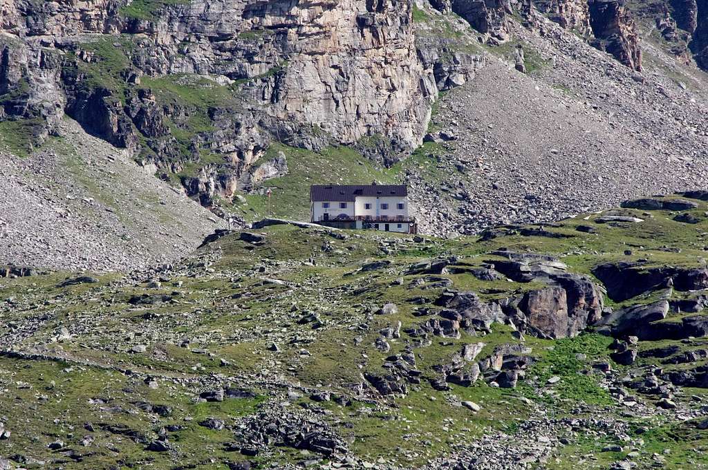 Alfredo Serristori Hut / Düsseldorferhütte 2721 m