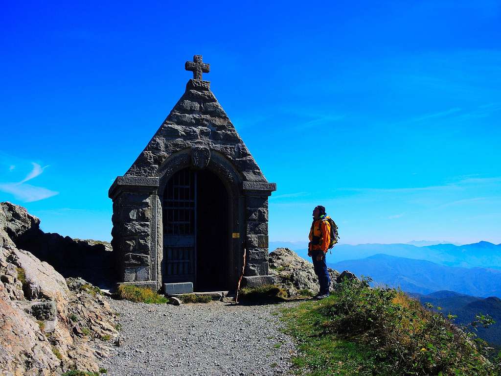 Monte Penna summit chapel