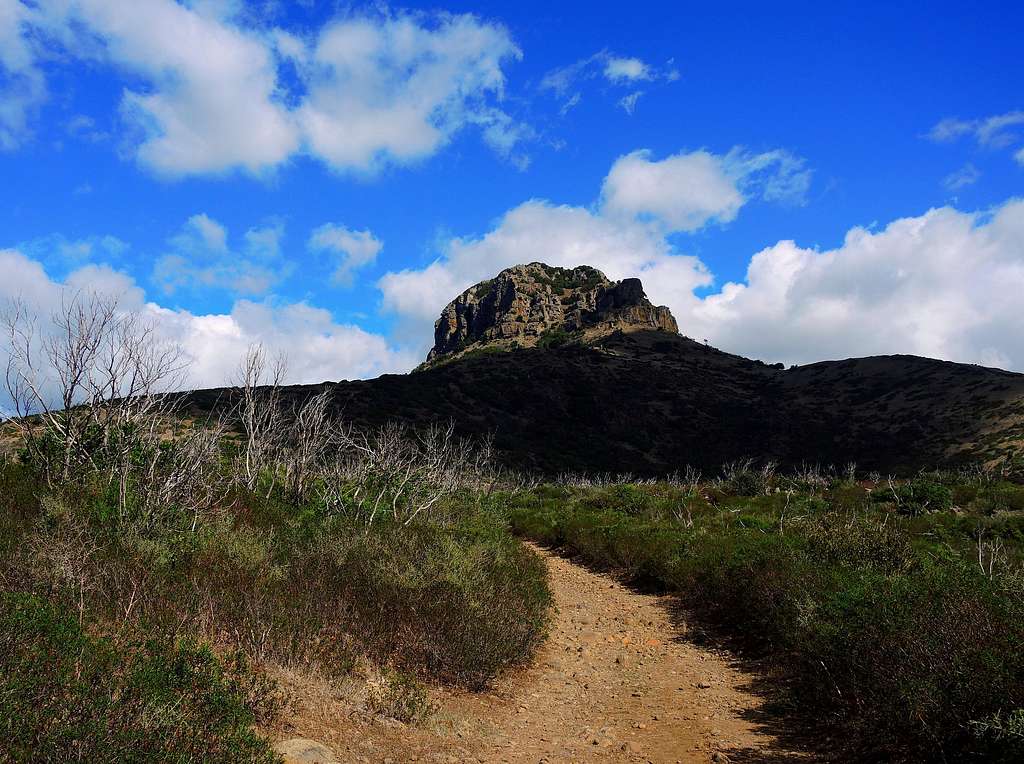 The approach trail to Monte Arcuentu