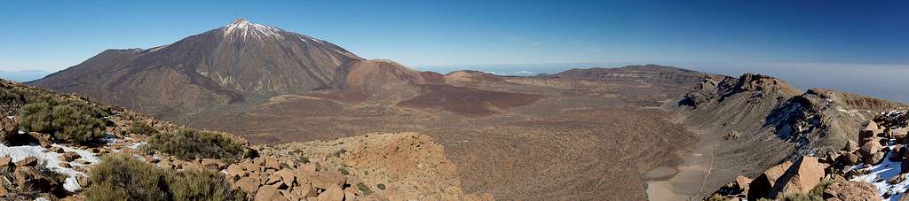 Guajara summit view across the eastern Cañadas del Teide