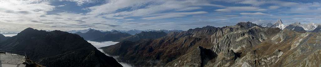Panorama seen from the platform beneath the south ridge of Grande Chenalette