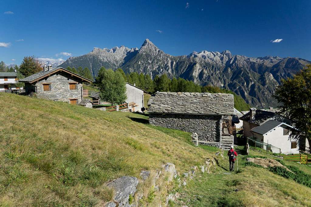 Alpe Cermeno in front of the Val Masino Alps