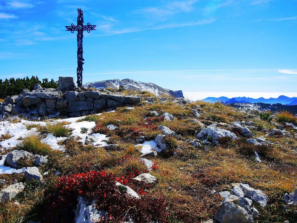 Monte Roite summit cross
