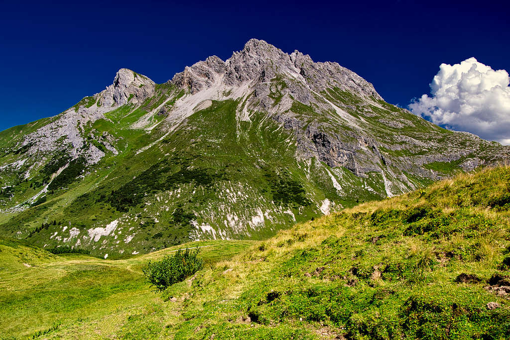 Karhorn (2416 m) in the Lechquellengebirge range
