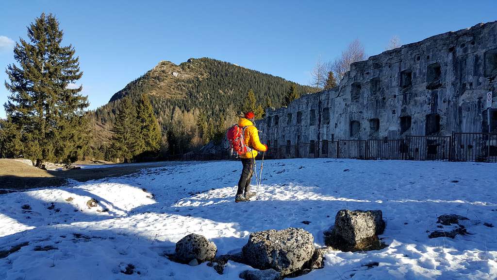 Reaching the Verle Fortress on the route to Pizzo Levico