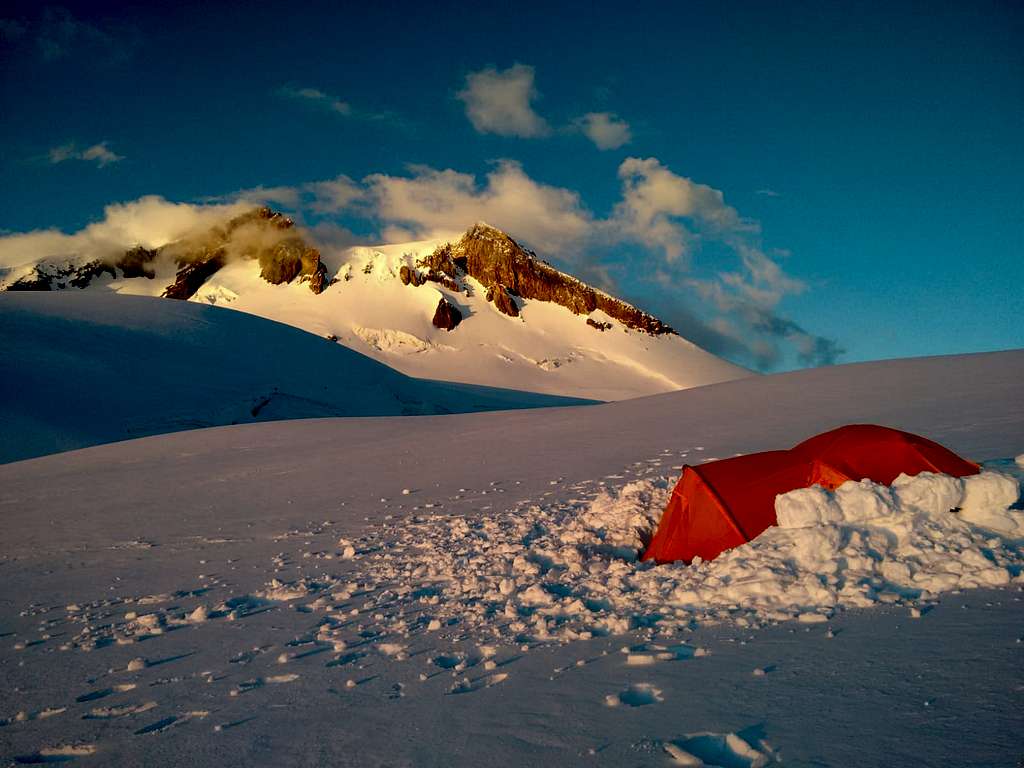 Camp on top of Kyukyurtlyu Dome