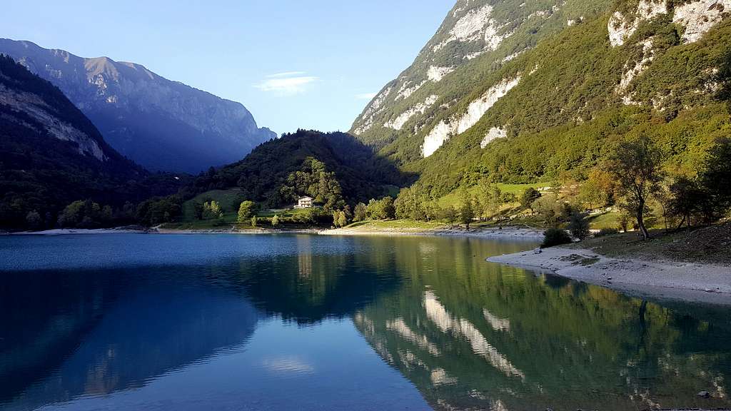 Lago di Tenno in early Fall