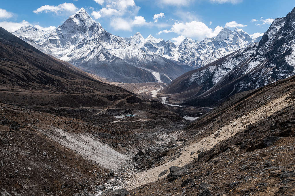 khumbu valley between pheriche and thukla