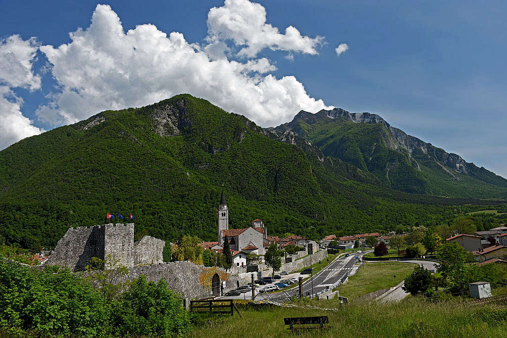 Monte Chiampon / Veliki Karman from Venzone/Vencon/Pušja vas