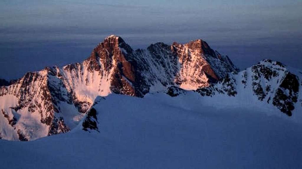 Schreckhorn and Lauteraarhorn...