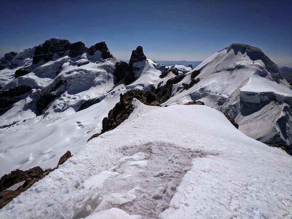 View from the Huarapasca (lower summit, West)