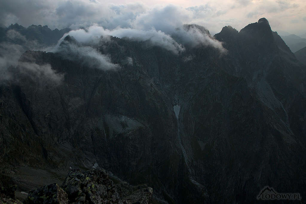 Misty evening over Mengusovsky ridge
