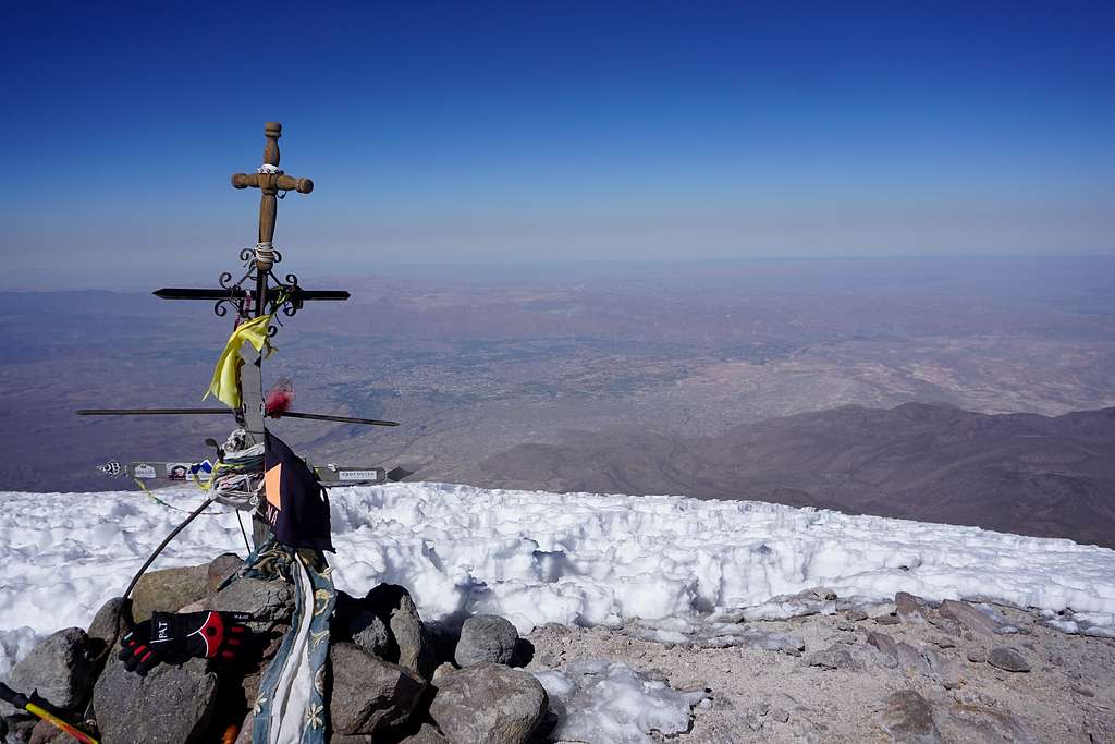 Chachani summit cross (6075m / 19.931 ft)