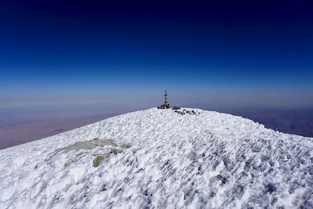 Chachani summit  (6075m / 19.931 ft)