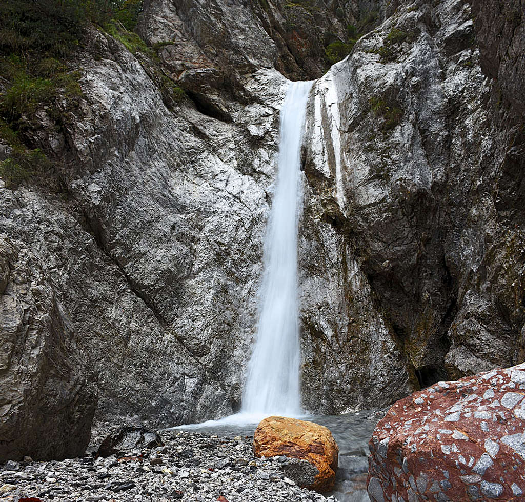 Waterfall on Kosutni potok / Potokbach