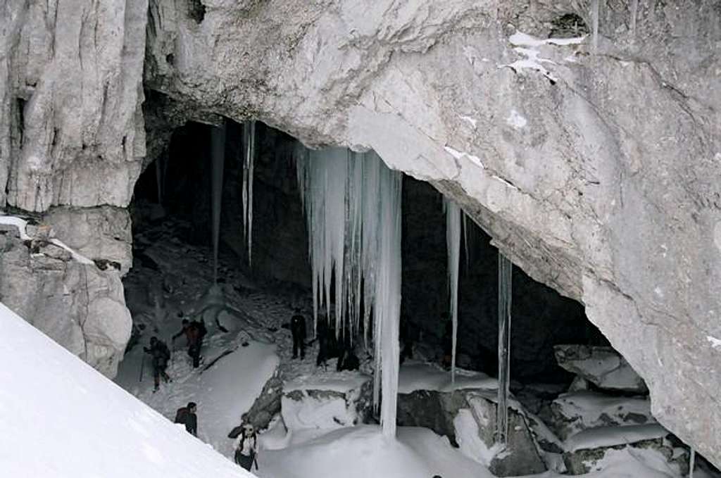 The ice cave of Lecherines....