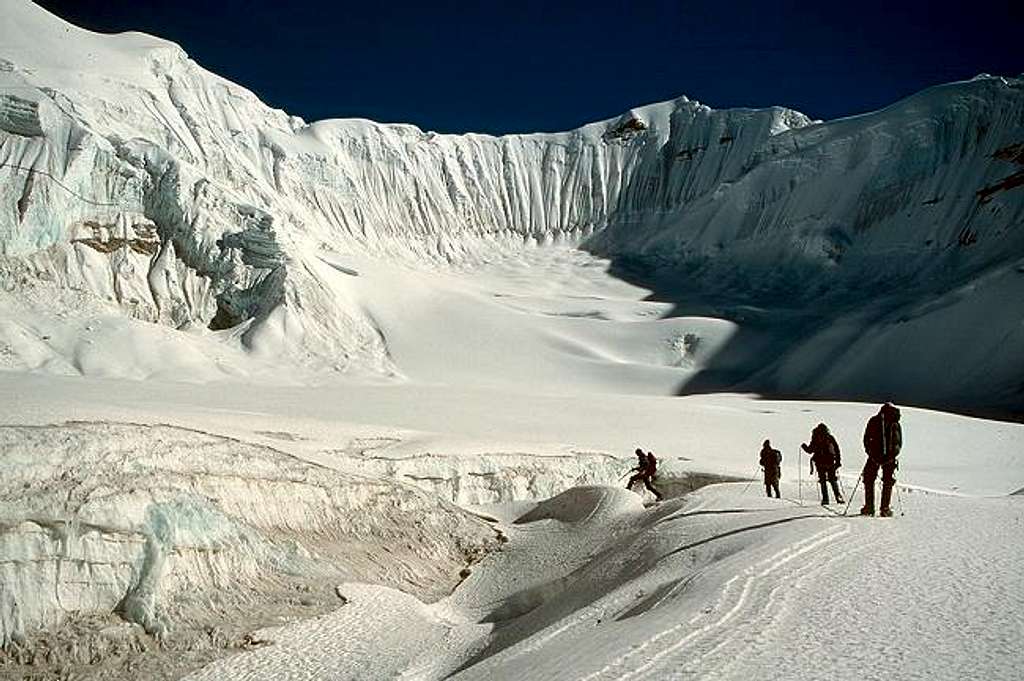 Glacier travel in the Peak 5950 basin