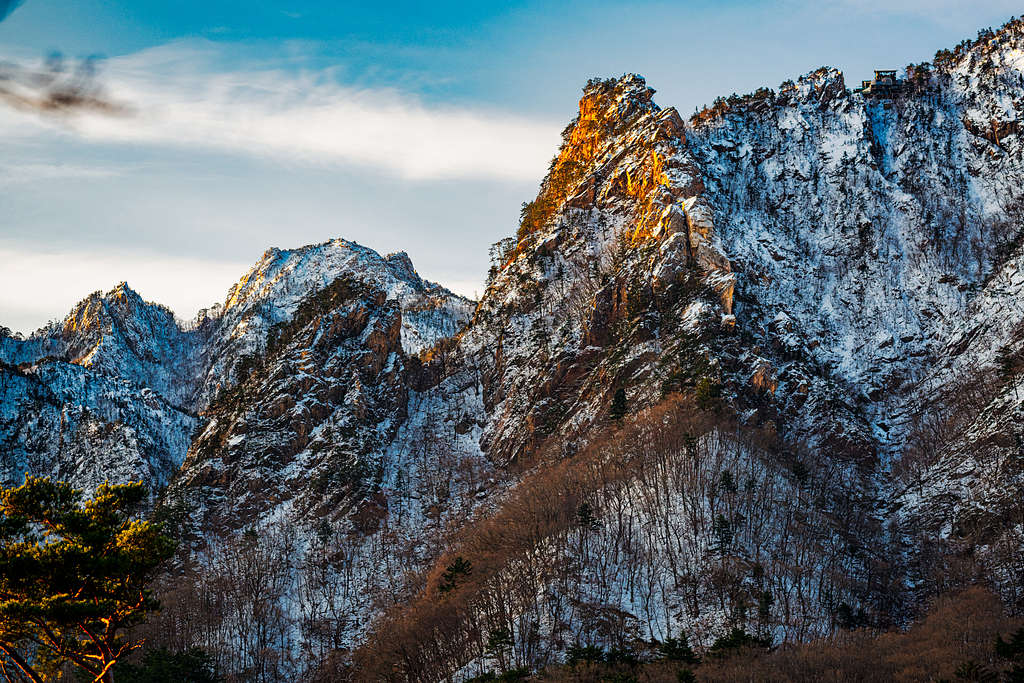 Snow capped mountains in Seoraksan National Park at sunrise