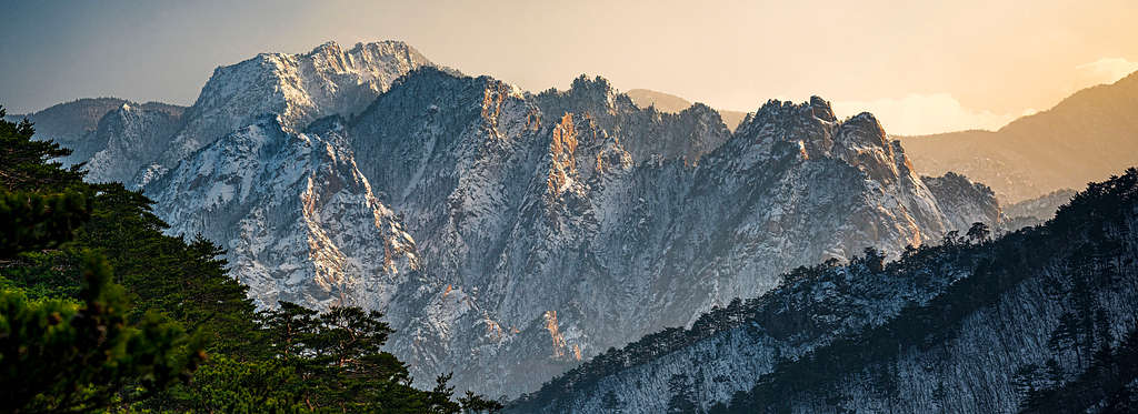 Sunset on the snowy and rocky mountain crags of Seoraksan National Park200201