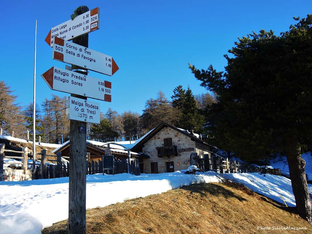 Signposts near Malga Rodeza, Corno di Tres